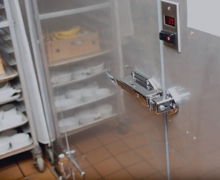 6532c839e9cd1f3ac1093a50 walk in cooler repair services