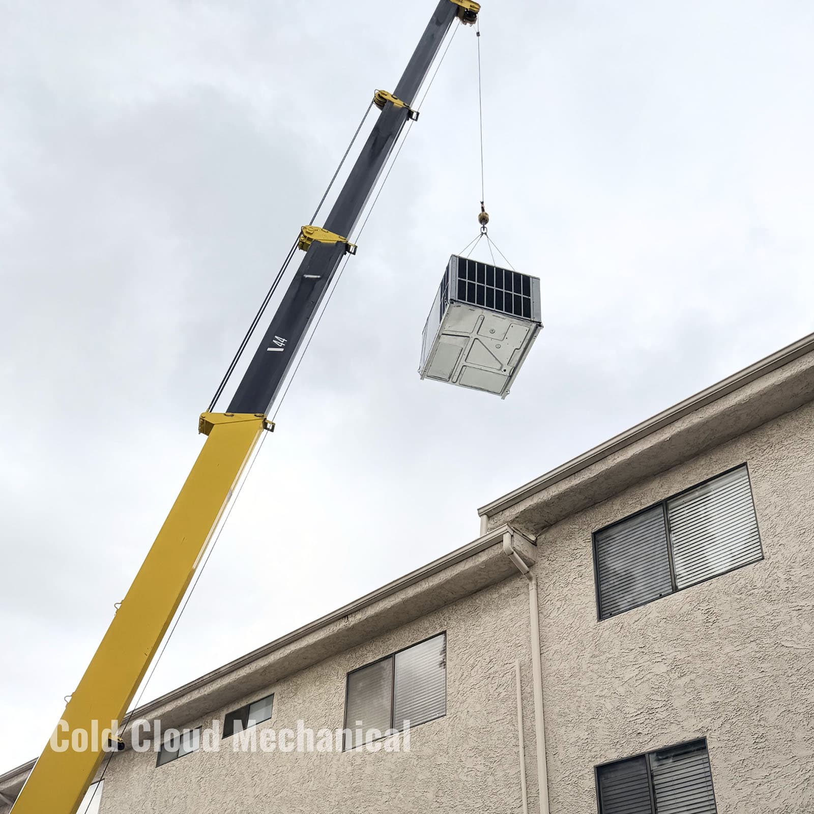 Crane lift Daikin rooftop package unit Pasadena 91107 Crane lift for Daikin rooftop package unit installation in Pasadena 91107