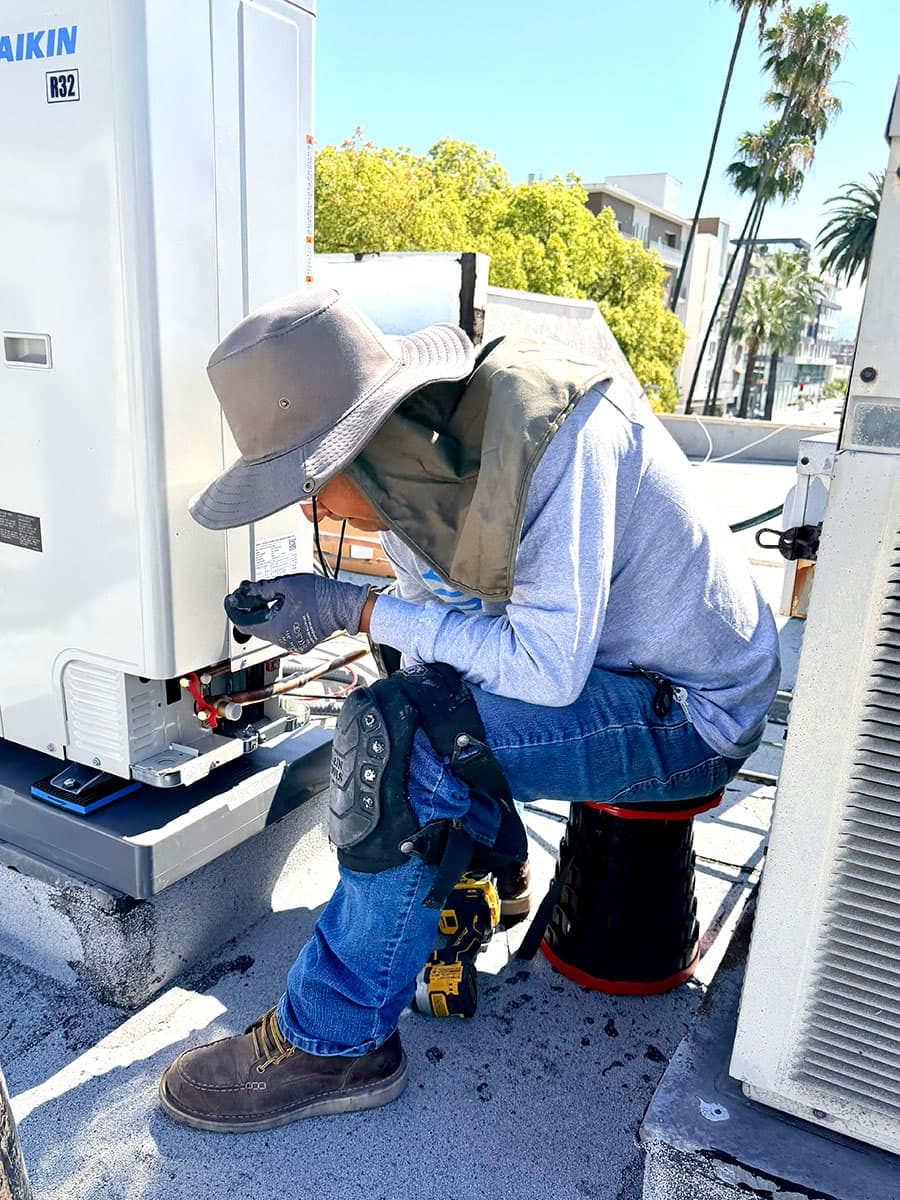 Daikin FIT DH7 rooftop service panel commissioning