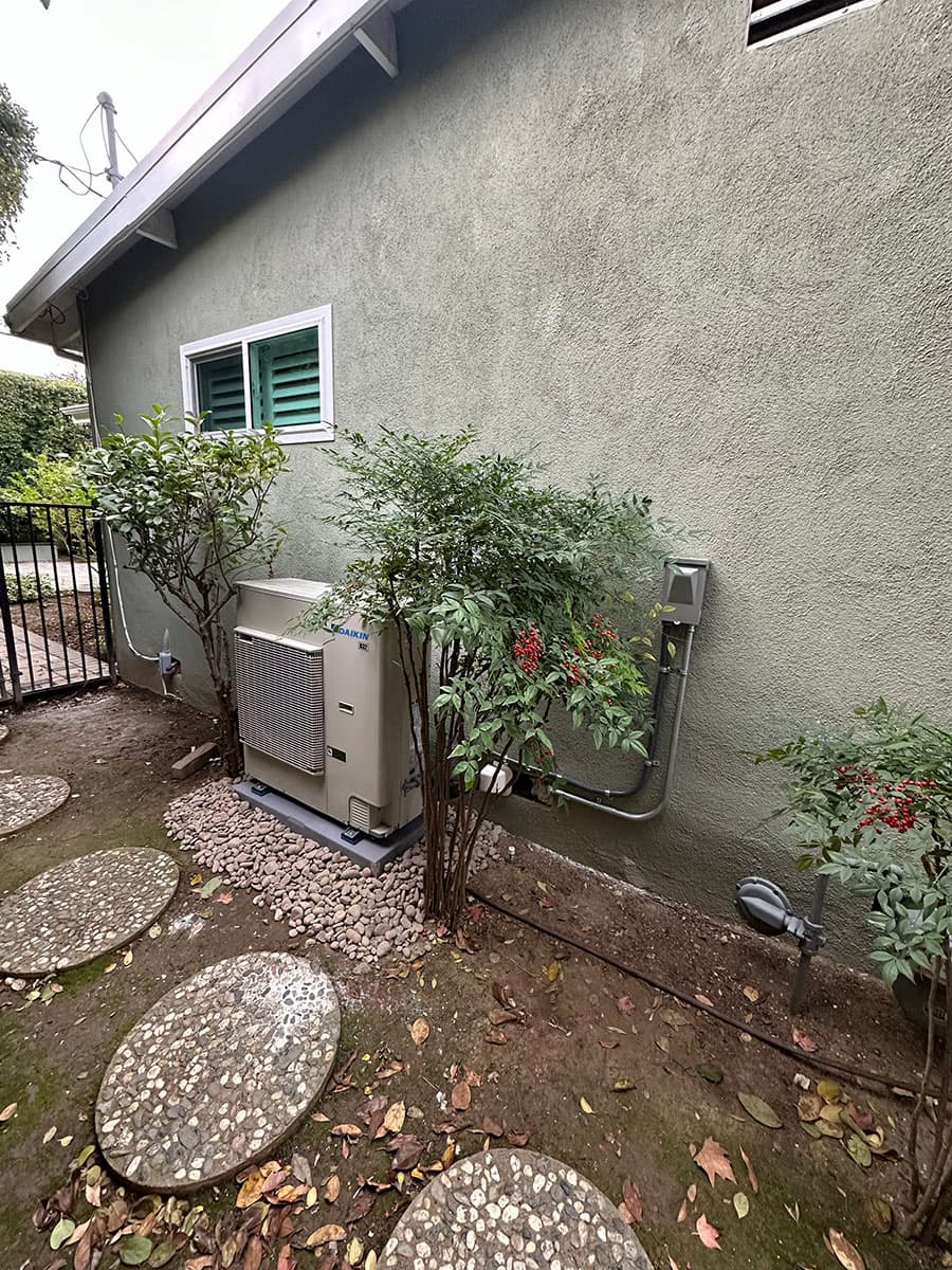 Daikin heat pump installation on Richland Avenue in Los Feliz