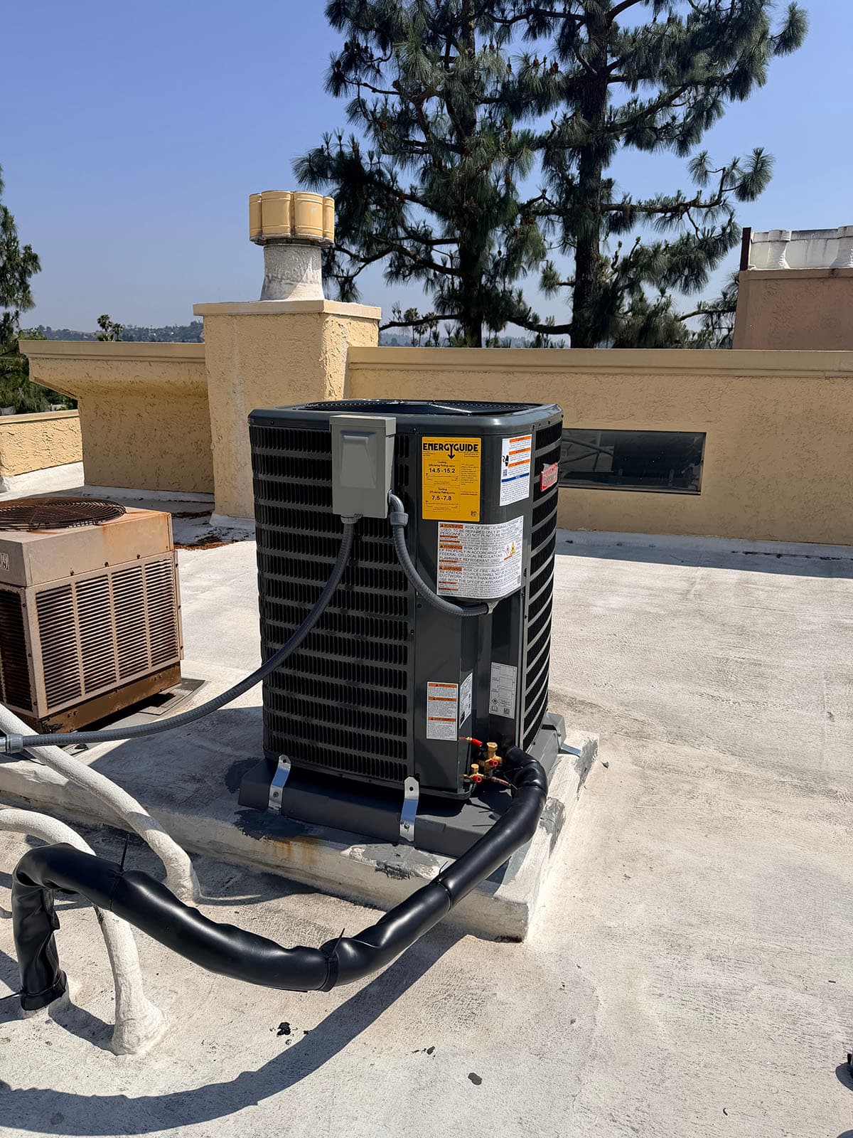 Goodman R-32 heat pump commissioning on rooftop pad in Glendale