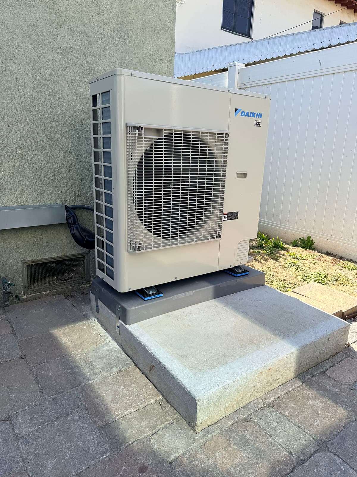 New Daikin DH6 outdoor heat pump in Alhambra 91801