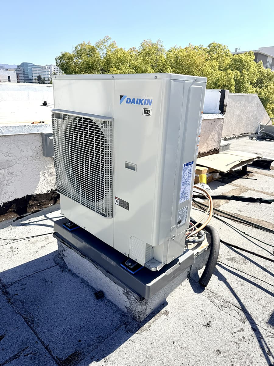 New Daikin FIT DH7 outdoor heat pump in Glendale 91203