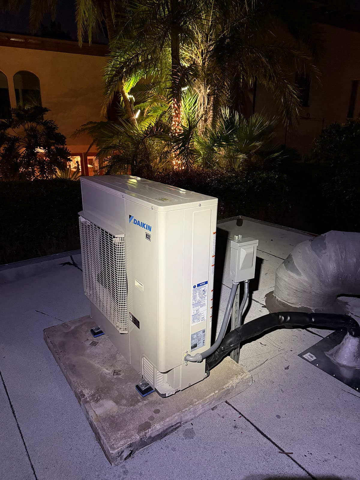 New Daikin Fit DH7 outdoor unit during night installation