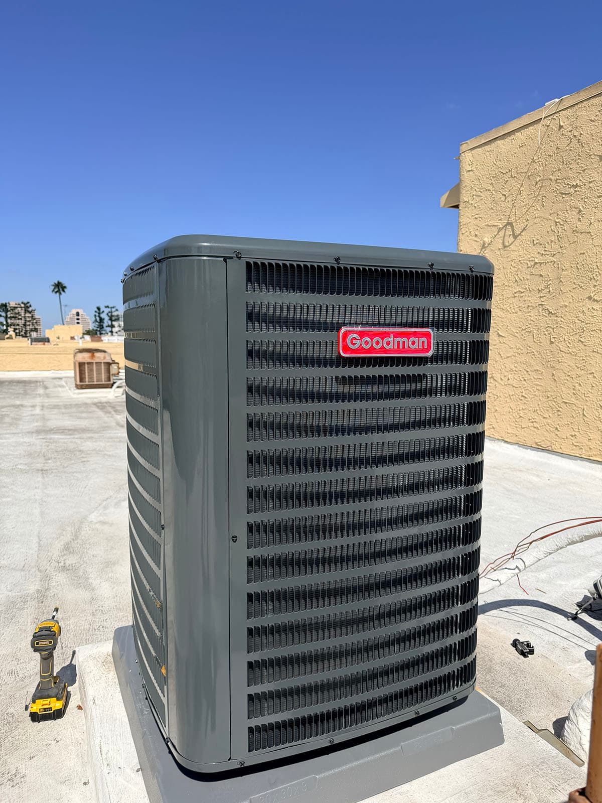 New Goodman 2.5 ton outdoor heat pump Glendale New Goodman 2.5 ton outdoor heat pump installed in Glendale