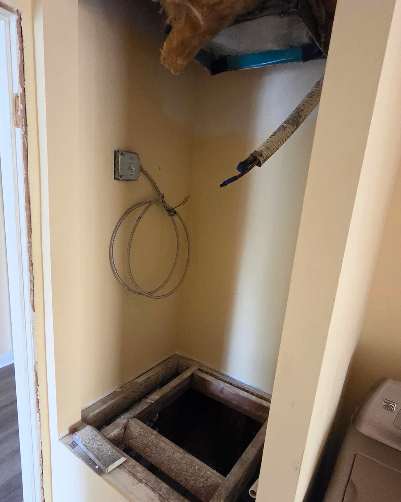 Old indoor air handler closet before replacement Old indoor air handler closet before replacement in Glendale
