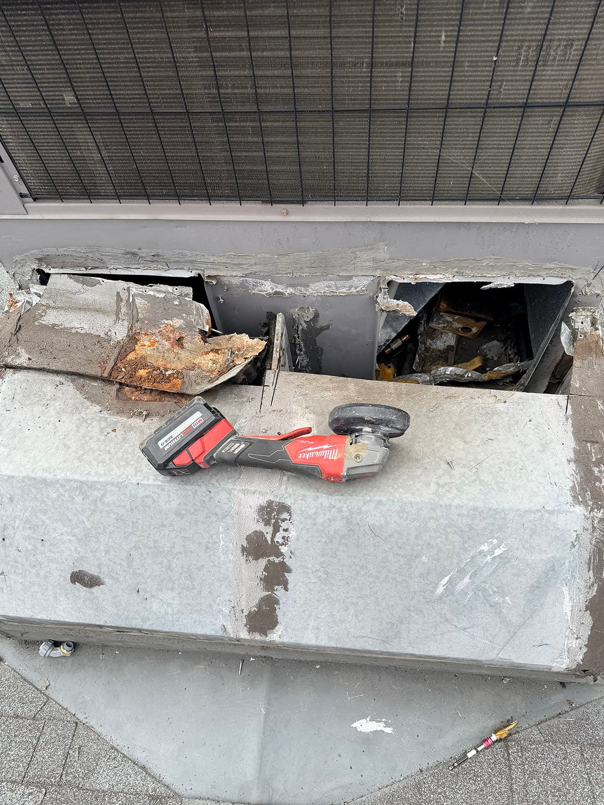 Old roof curb duct opening before RTU replacement