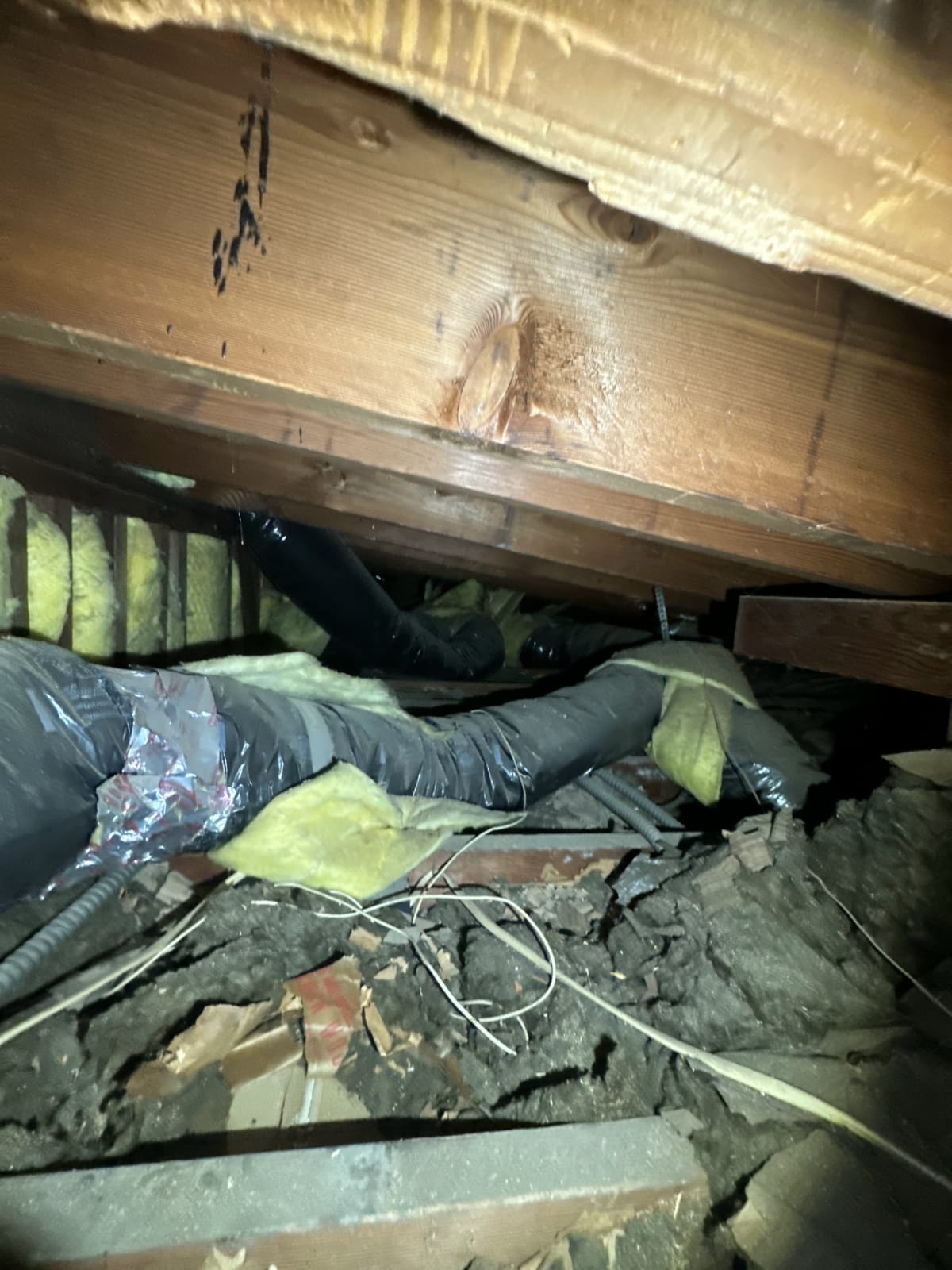 Attic ductwork installation, Los Angeles area Insulated HVAC ductwork installed in home attic